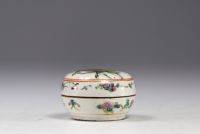 China - A famille rose porcelain covered box decorated with characters.