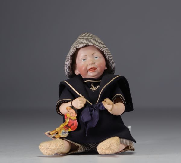 KAMMER and REINHARDT - Baby character sticking out his tongue, bisque head n°28, circa 1900.