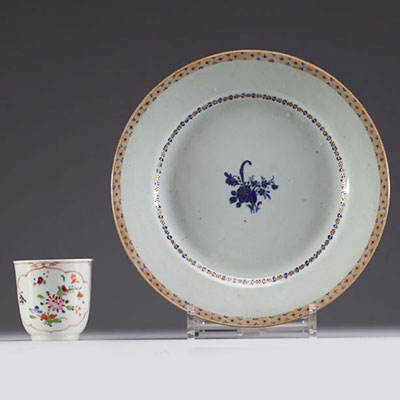 China - Set of two Compagnie des Indes polychrome porcelain pieces comprising a plate and a cup, 18th century.