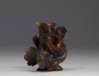 Chine - vase Rhyton arcanisant en pierre, époque Qing.