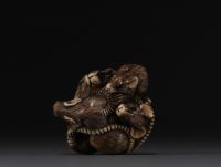 Japan - Ivory and black coral netsuke representing a group of six rats, Meiji. Signed.