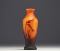 DAUM Nancy - Vase in acid-etched multi-layered glass with chased decoration of flowers and tobacco leaves, signed at the base