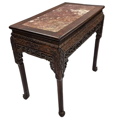 Table chinoise en bois sculpté à motifs