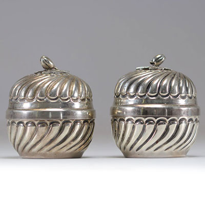 Pair of covered boxes in solid silver, Louis XV style