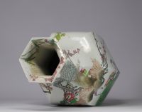 Imposant vase en porcelaine qianjiang cai  à décor de paons, de fleurs et d'oiseaux du XIXe siècle