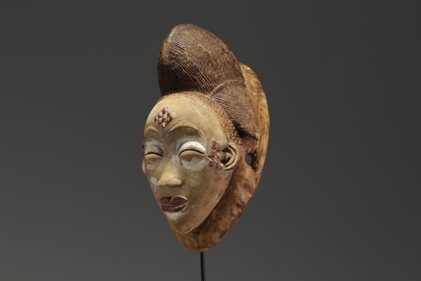 Gabon - Punu mask in carved wood.