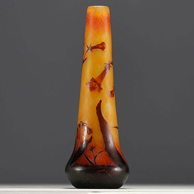 DAUM Nancy - Vase in acid-etched multi-layered glass decorated with flowers and tobacco leaves, signed in the decoration.