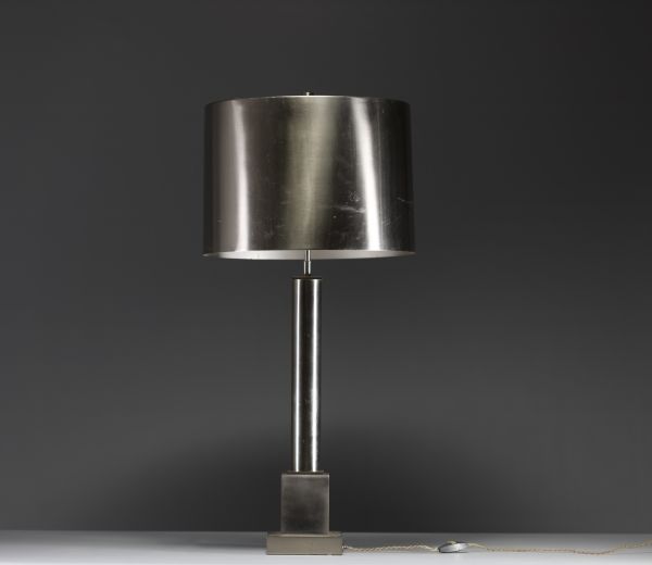 Maison Charles et Fils - Lampe de table, corps et abat jour en inox, vers 1970.