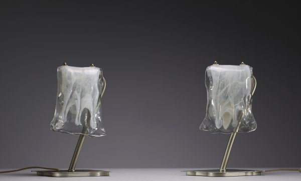 Murano - Paire d'appliques en verre transparent et nuances blanches, vers 1980.