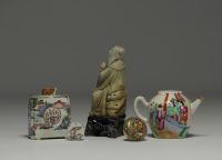 China - Set comprising an 18th century Compagnie des Indes porcelain tea caddy, a Canton porcelain teapot and a soapstone Sage.