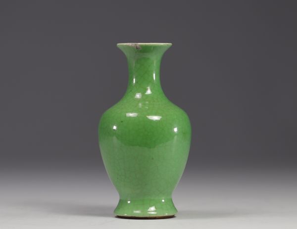 Chine - vase en porcelaine monochrome de couleur vert pomme, époque XIXe siècle.