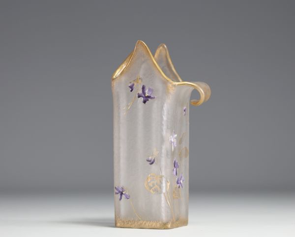 MONTJOYE, Verrerie de Saint Denis - Vase en verre givré dégagé à l'acide à décor émaillé de violettes.