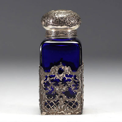 Small perfume bottle in cobalt blue glass and silver, German hallmark.