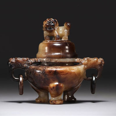 China - Tripod incense burner in brown jade, decorated with Fô dog and dragon head.