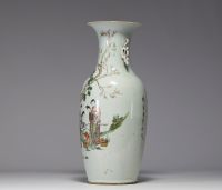 China - Large famille rose porcelain vase decorated with courtesans, Qing period, 19th century.