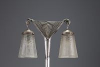 Muller Frères Lunéville - Art Deco double lamp in hammered metal and pair of stylized globes, signed.