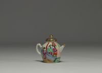 China - Set comprising an 18th century Compagnie des Indes porcelain tea caddy, a Canton porcelain teapot and a soapstone Sage.