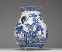 China - White-blue porcelain vase with floral decoration, blue mark under the piece, République period.