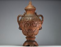 Imposing terracotta wine fountain decorated with scrolls of flowers, chimera-shaped handles, lid surmounted by a Chinese figure.