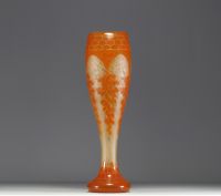 Charles SCHNEIDER (1881-1953) Le Verre Français - Imposant vase de forme balustre en verre multicouche dégagé à l'acide au décor de grappes de dattiers, signé au berlingot.