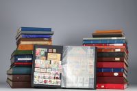 Set of 32 albums of world stamps originating from China, Europe, etc. (Lot 3)