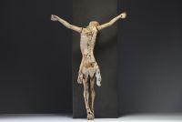 Christ en bois sculpté, traces de polychromie, XVI-XVIIème.