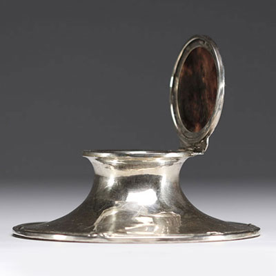 Sterling silver inkwell with tortoiseshell lid, English hallmarks.