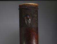 Afrique RDC - Tambour de cérémonie Kuba en bois sculpté et peau.