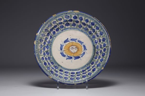 Ceramic dish from Manises, Spain, signed MG below the piece, 18th-19th century