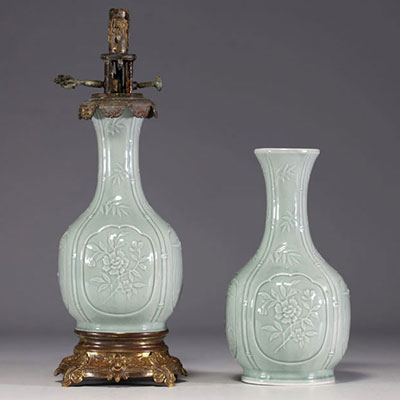 Chine - Une lampe à pétrole et un fût en porcelaine céladon à décor de fleurs et de bambous, XVIII-XIXème.
