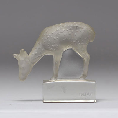 LALIQUE Petit suede Pressed molded glass paperweight