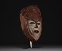 Gabon - Masque Vouvi en bois sculpté, collection Michel Boulanger Liège