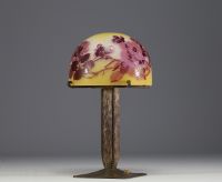 Émile GALLÉ (1846-1904) Acid-etched multi-layered glass table lamp decorated with Japanese cherry blossoms, hammered metal base, signed on the shade.