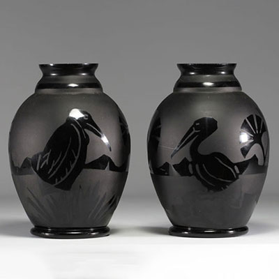ARTVER - Paul HELLER Pair of black sandblasted glass vases with pelicans, Art Deco period.