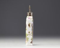 Meissen - Painted porcelain salt bottle with romantic decoration, silver stopper, 18th century.