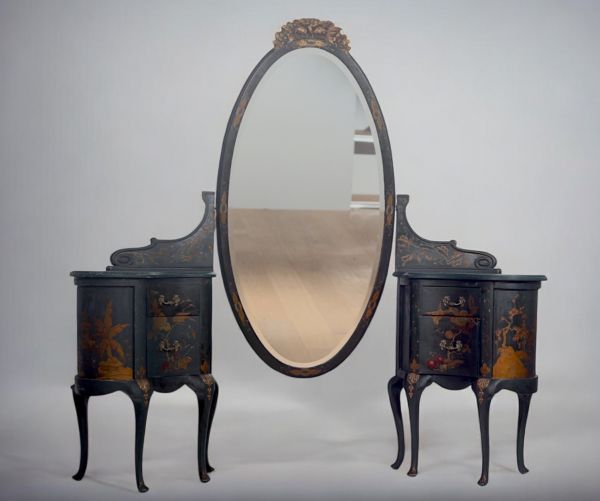 A Napoleon III period lacquered and gilded wooden dressing table with Japanese decoration.