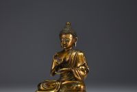 Chine - Statuette de Bouddha Sino-Tibétaine en bronze doré, XVII-XVIIIe siècle.