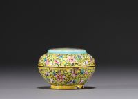 China - Cloisonné enamel box with figures, Canton, 18th-19th century.