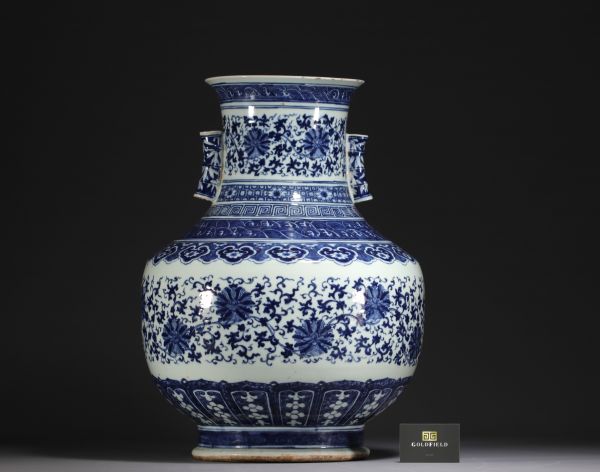 China - Large Hu-shaped vase in blue-white porcelain with floral decoration and bamboo handles, 19th century