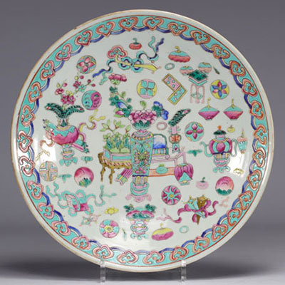 Famille Rose porcelain plate decorated with furniture from 19th century