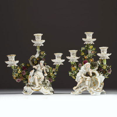 Johann Joachim KÄNDLER (1706-1775) Meissen - Rare paire de candélabres figuratifs en porcelaine polychrome, marque aux épées sous glaçure, XVIIIème.