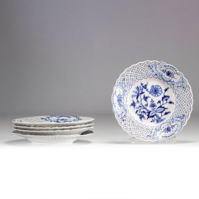 Lot de 5 assiettes en porcelaine de Meissen blanc bleu et bords ajourés