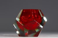 Flavio POLI (1900-1984) pour Luigi Mandruzzato Murano - Vase verre submergé à facettes géométriques, de couleur rouge, vers 1950-60.