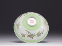 China - Rare Rose Family porcelain bowl with floral decoration and imperial mark, Jiaqing period (1796-1820).