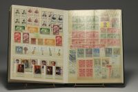 Ensemble de 26 albums de timbres du monde, Chine, Japon, Moyen Orient, Europe, etc. (Lot 3)