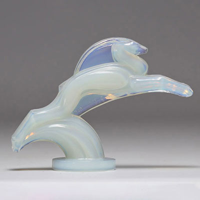 SABINO PARIS. SABINO PARIS. Gazelle in opalescent glass