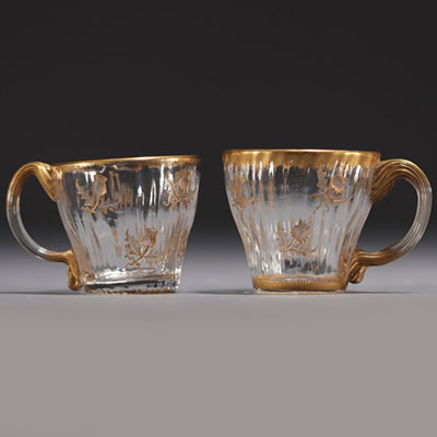 DAUM Nancy - Pair of small glass cups with engraved thistle design enhanced with gold, signed.