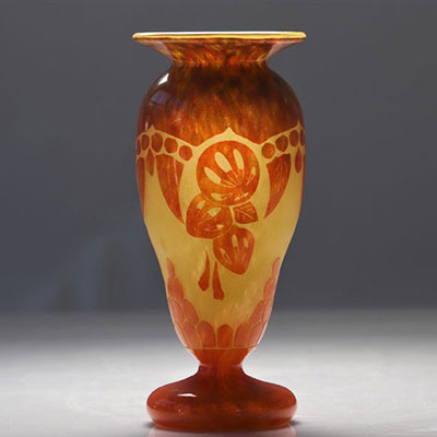 Le Verre Français acid-etched vase with daffodil design