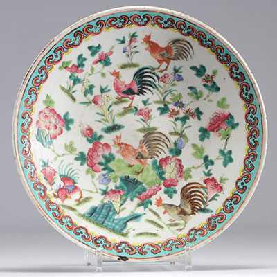 Assiette en porcelaine de chine famille rose à décor de coqs XIXème