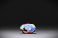 China - Snuffbox in eight-coloured multi-layered glass with chimera decoration.